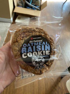 Oatmeal raisin cookie