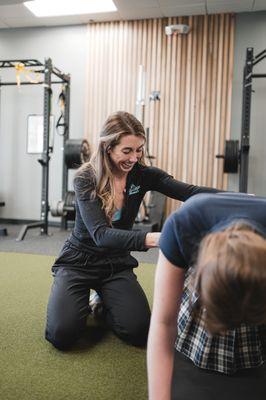 Dr. Lauren Mueller working with a client.