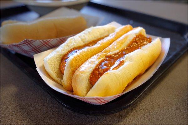 Chili hot dogs