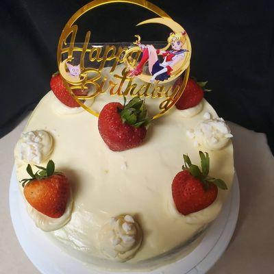 White double chocolate strawberry cake. Vegan and gluten free