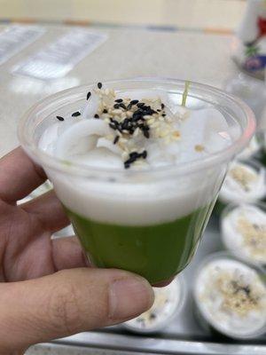 Pandan Puddung with young coconut