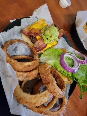 Hamburger with onion rings