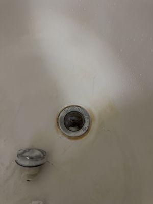 Rusty drains in tub