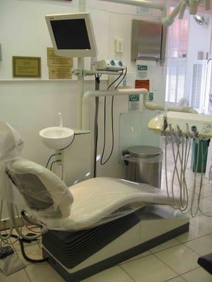 Dr. Lyons  dental suites with the most high tech dental equipment for his patient's