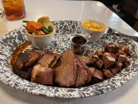 3 meat sampler with Mac n cheese and mixed veggies