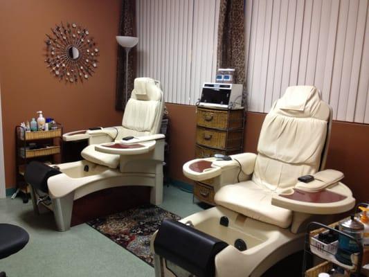 2 Pedicure spa chairs