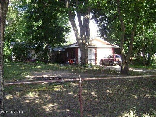 Detached garage. Not used for residential parking. The driveway is used for parking.