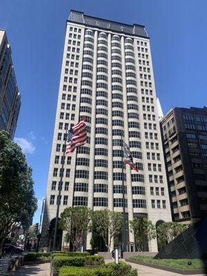 580 California building with takeout cafe  on ground level