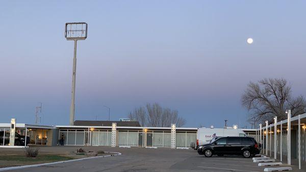 Full moon over the Historic Rte 66 Motel