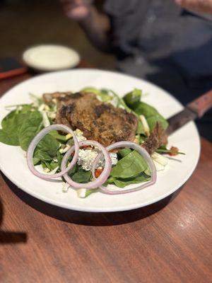 Fresh spinach salad with steak