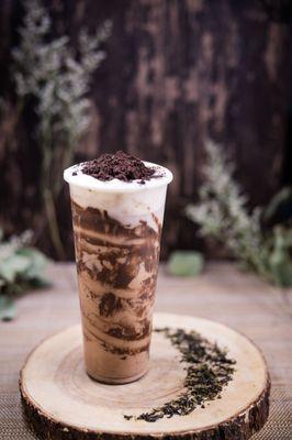 Y.O.L.O - Oreo Milk Tea topped with Cheese Crema and Oreo Crumbs