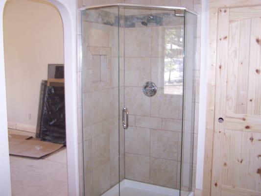 Euro neo-angle shower door