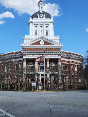 Sighting within walking distance of the James Madison Inn.  This is the county courthouse.