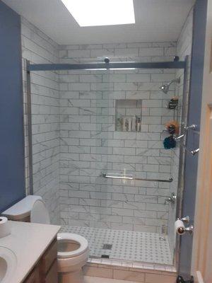 Sliding bypass shower doors