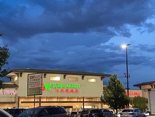 Night view of Great Wall Supermarket