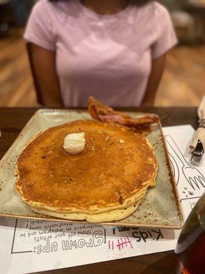 Kids pancakes with bacon