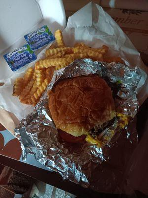 Cheeseburger basket