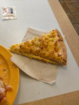 Mac and cheese pizza. Delicious!