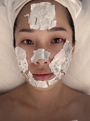 白金换肤 those are really platinum applied on my skin. My skin looked fresh and radiant after.