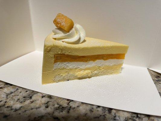 Mango mouse cake