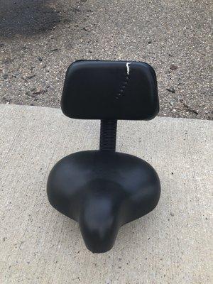 Cruiser bicycle seat with back rest