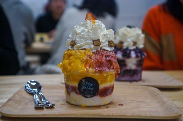 1/2 Mango + 1/2 Strawberry w/ Cheesecake - IG: @nelson_eats