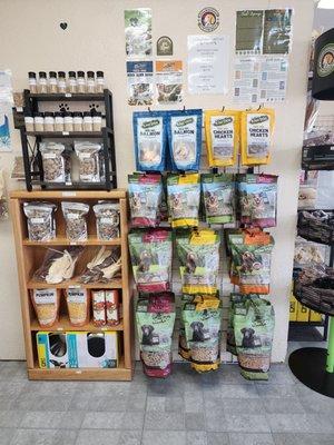 We carry Oc Raw pet food.
Frozen Raw and freeze dried!