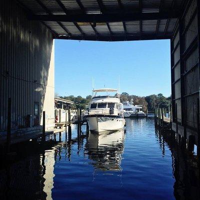 11 service bays for restoration and repairs, 20 wet slips, dockage up to 60' huckinsyacht.com