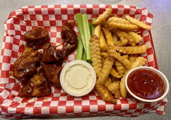 5 boneless wing lunch special