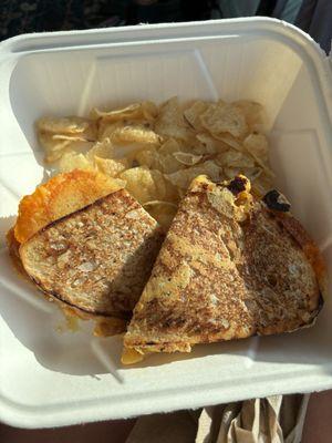 Grilled cheese & chips