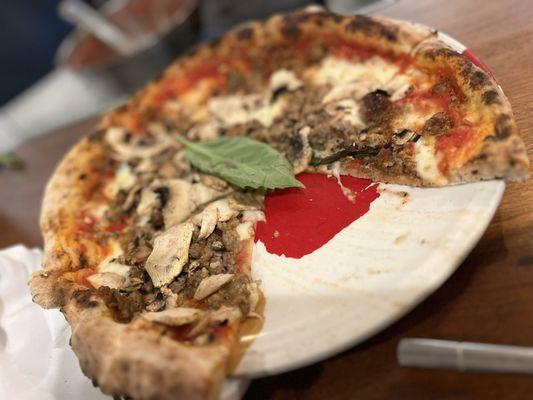 Salsiceia e Funghi Pizza