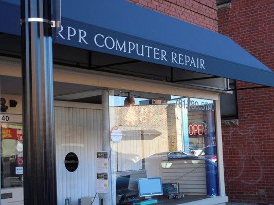 Store front RPR computer repair