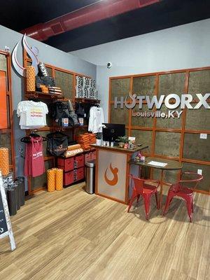 Hotworx-browsnboro front desk entrance area