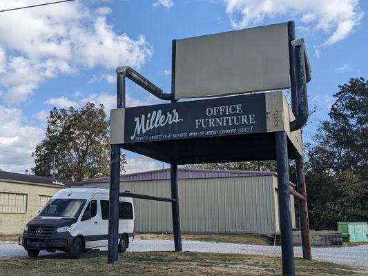 World's Largest Office Chair with Sprinter van for scale, Anniston