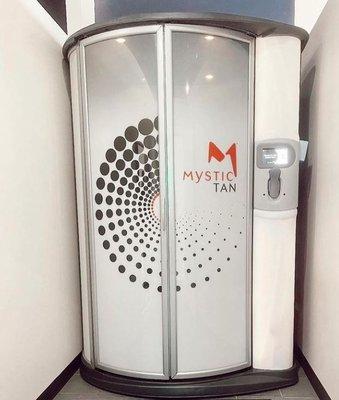 Mystic Tan spray tan booth