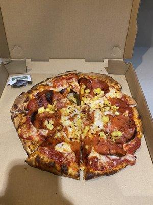 Original pizza w pineapple