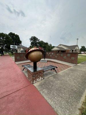 Noel Neill Statue