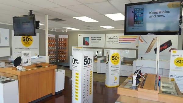 Inside the Sprint Store by Wireless Choice