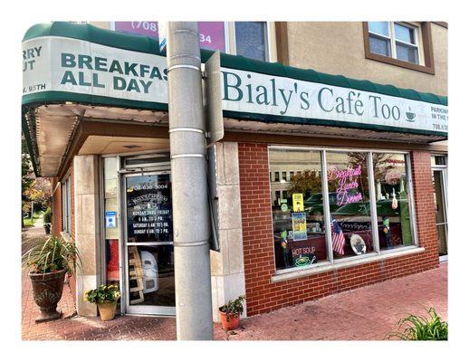 Outside Bialy'sCafe (Corner W 95th St/S California Ave)Evergreen Park,IL.Old Fashion Family Diner.w/ MexicanTwist. GreatService&Food. Cool!