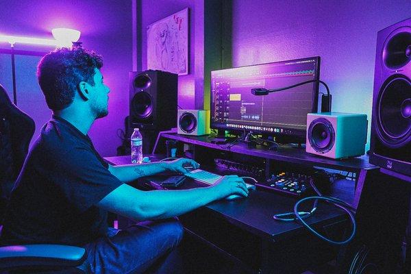 We offer the Top Audio Engineers in Miami to work on your music.