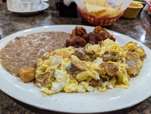 Huevos con papas