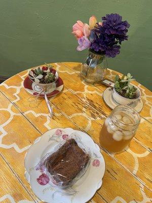 Iced Herndon Summer Oolong with a Brownie