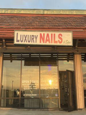 Luxury Nails & Spa