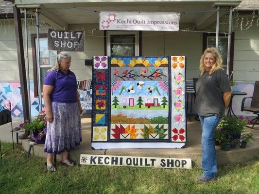 Row by Row winner Wendy (on right) & her beautiful Quilt. Owner Stephanie on the left.