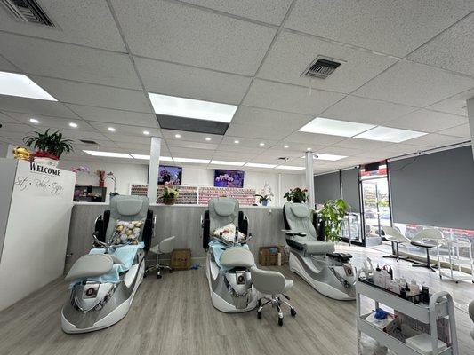 Pedicure area - nice and clean