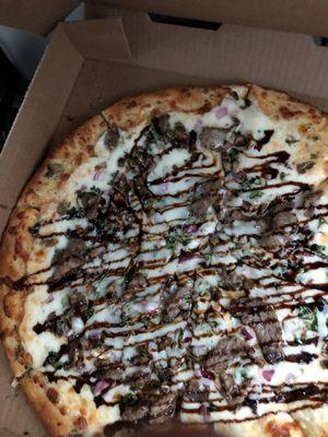 Steak pizza