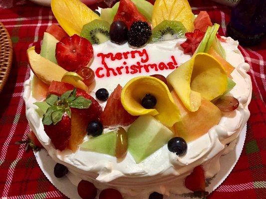 Fruit basket cake