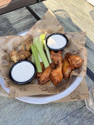 12 Wings -- lemon pepper and hot honey garlic