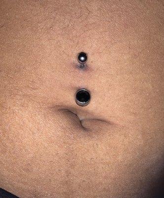 "Navel" piercing