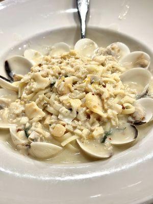 Linguine with White Clam Sauce